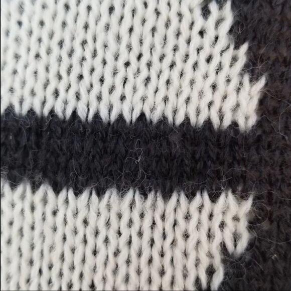 Extra long geometric pullover sweater - Picture 4 of 6